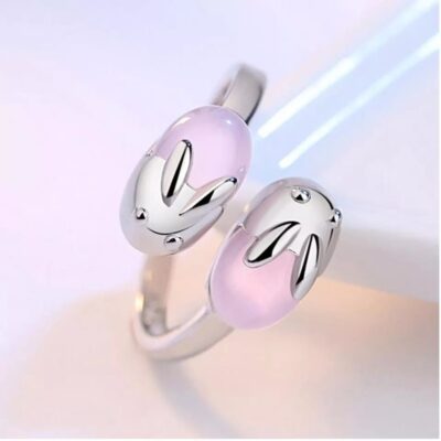 ANILLO DE CONEJITO PIEDRA ROSA BAÑADO EN PLATA LEY 925 GRADUABLE